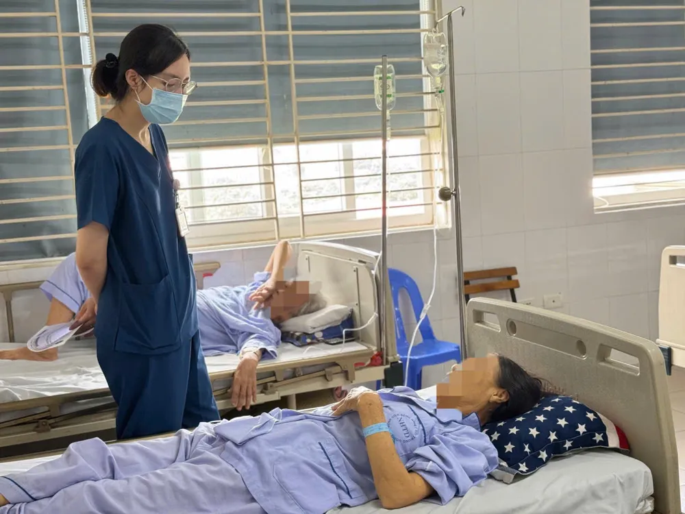 Người phụ nữ uống 100 viên thuốc đông y mỗi ngày trong suốt 20 ngày khiến gan bị tổn thương nặng. Ảnh: BVCC thuốc đông y.jpg