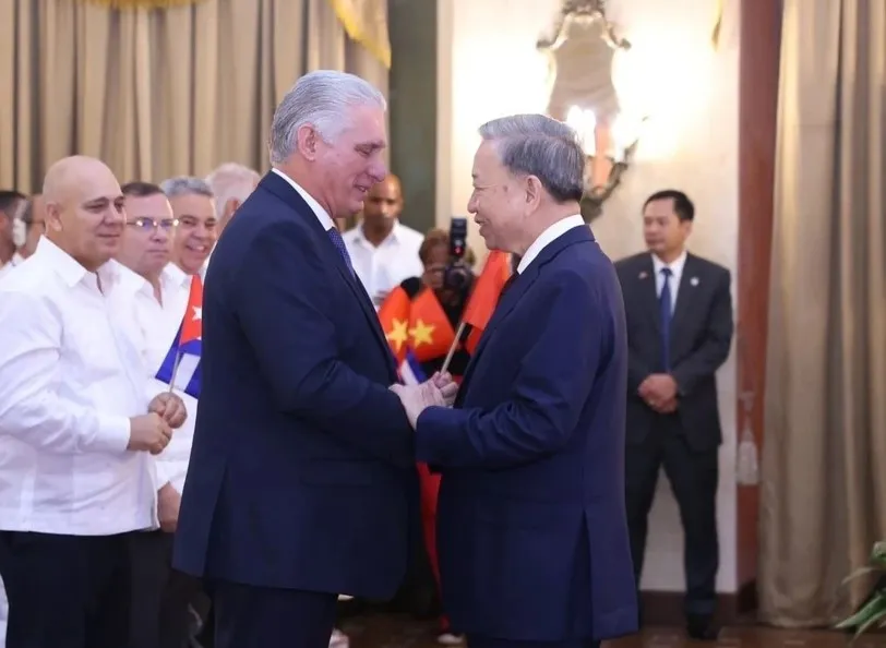 Tổng Bí thư, Chủ tịch nước Tô Lâm và Bí thư thứ nhất Đảng Cộng sản Cuba, Chủ tịch Cuba Miguel Diaz Canel Bermudez tại buổi gặp gỡ đại biểu hữu nghị nhân dân và thế hệ trẻ Cuba. Ảnh: TTXVN tổng bí thư 11.jpg