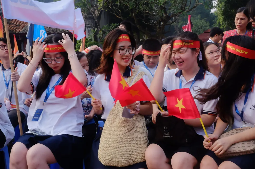 Đây là lần thứ 2 Trường THPT Chuyên Đại học Sư phạm Hà Nội có học sinh ghi tên mình tại trận chung kết Olympia. chung kết olympia 2024.jpg