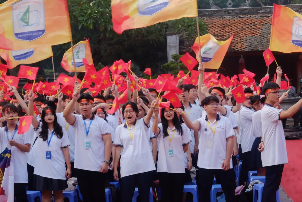 Không khí tại điểm cầu Văn Miếu - Quốc Tử Giám đang nóng lên từng giờ. chung kết Olympia 2024