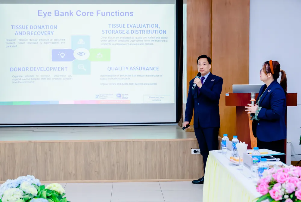 giác mạc hiến.jpg