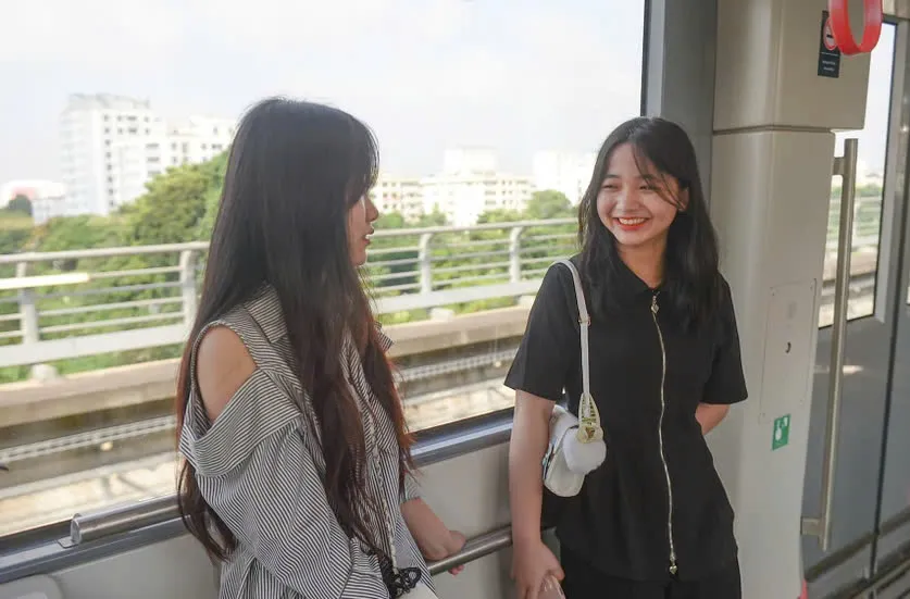 Bộ GD&ĐT đề xuất giảm giá vé tàu điện trên cao cho học sinh, sinh viên. Ảnh: PHI HÙNG giảm giá vé 1.jpg