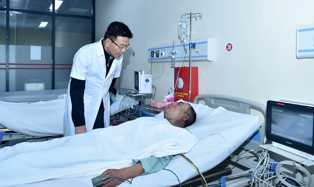 phóng hoả quán cà phê.jpg