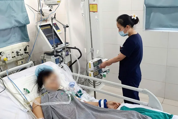 cháy quán cà phê