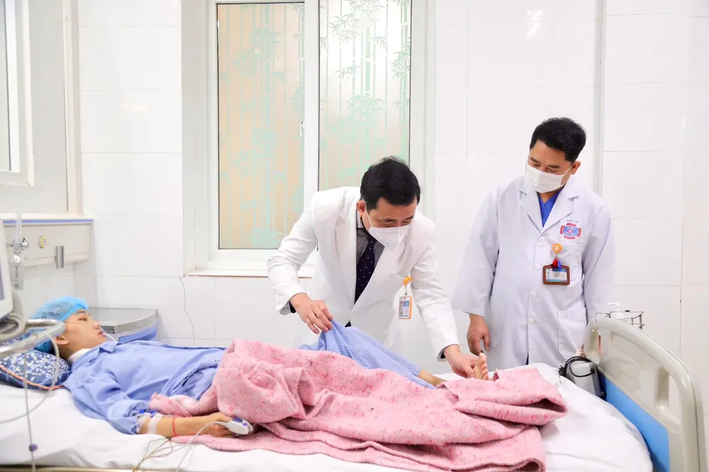 Sản phụ ung thư giai đoạn cuối cạn ối ở tuần thai 27