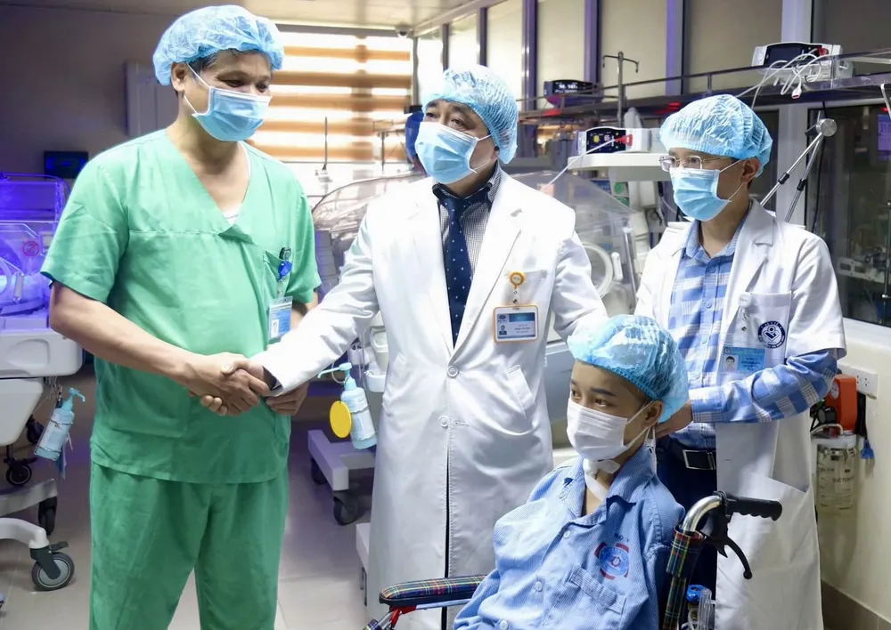 Sản phụ ung thư giai đoạn cuối cạn ối ở tuần thai 27