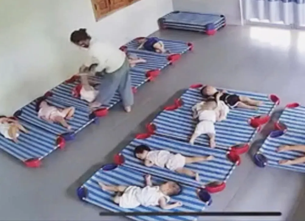 Thời gian qua, liên tiếp xảy ra các vụ trẻ mầm non bị xâm hại. Ảnh: Cắt từ clip trẻ mầm non bị xâm hại