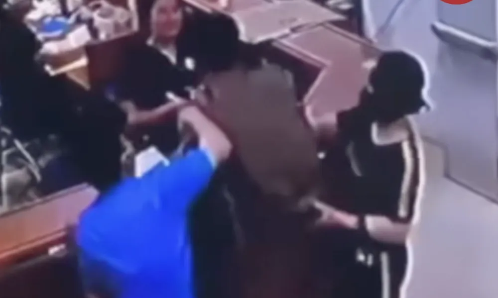 hành hung nhân viên y tế