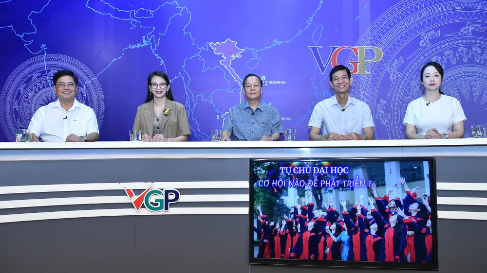 Các vị khách mời tham dự tọa đàm. Ảnh: VGP/DƯƠNG TUẤN tự chủ đại học