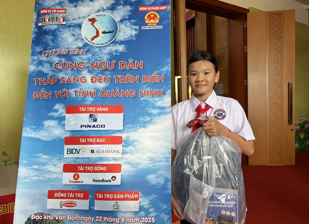 cùng ngư dân thắp sáng đèn.jpg