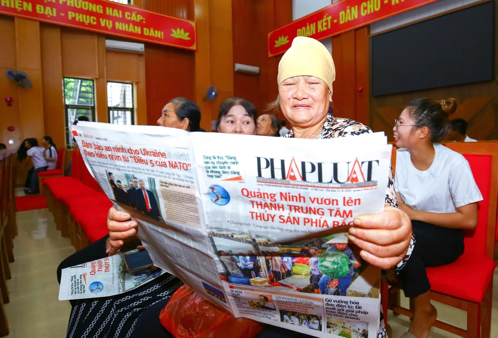 cùng ngư dân thắp sáng đèn trên biển 1.jpg