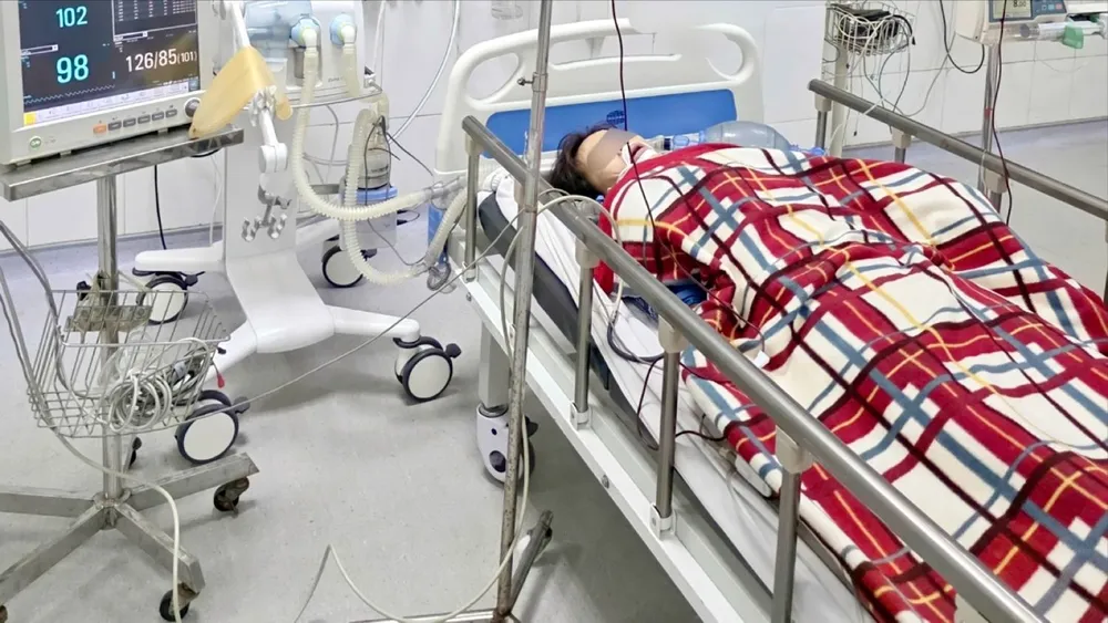 Sản phụ nguy kịch do tự ý phá thai 33 tuần