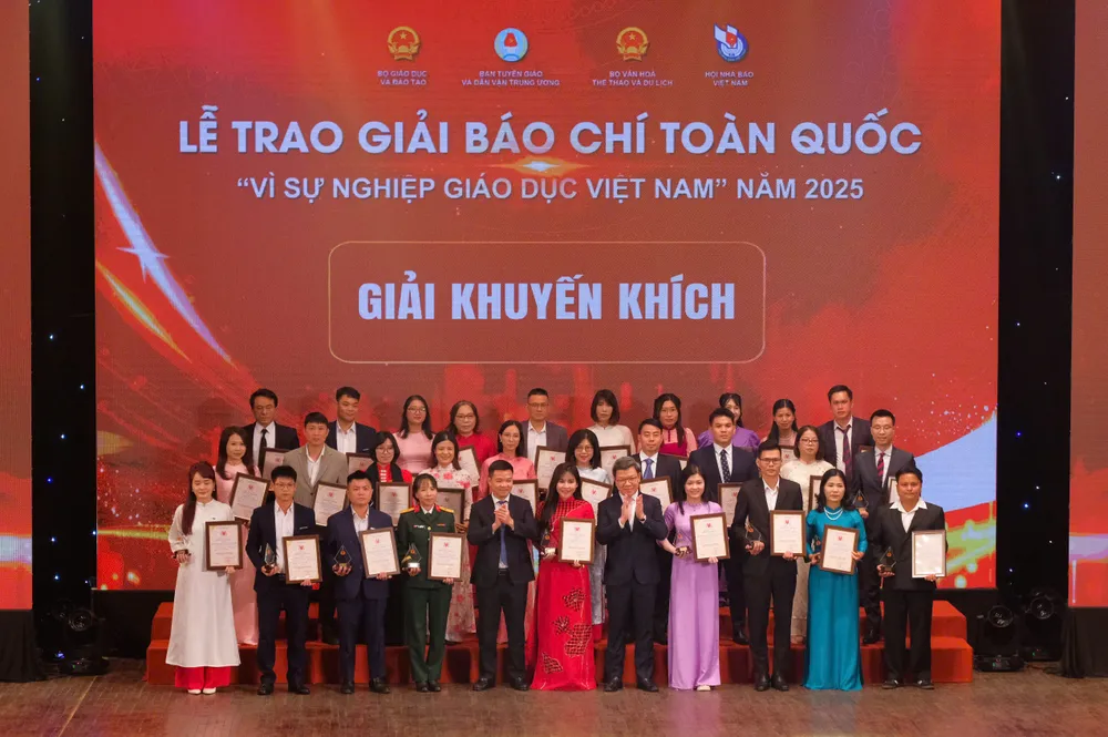 Vì sự nghiệp giáo dục Việt Nam 2.jpg