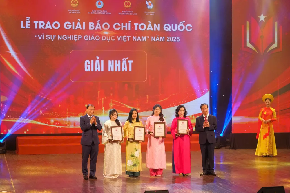 Vì sự nghiệp giáo dục Việt Nam 4.jpg