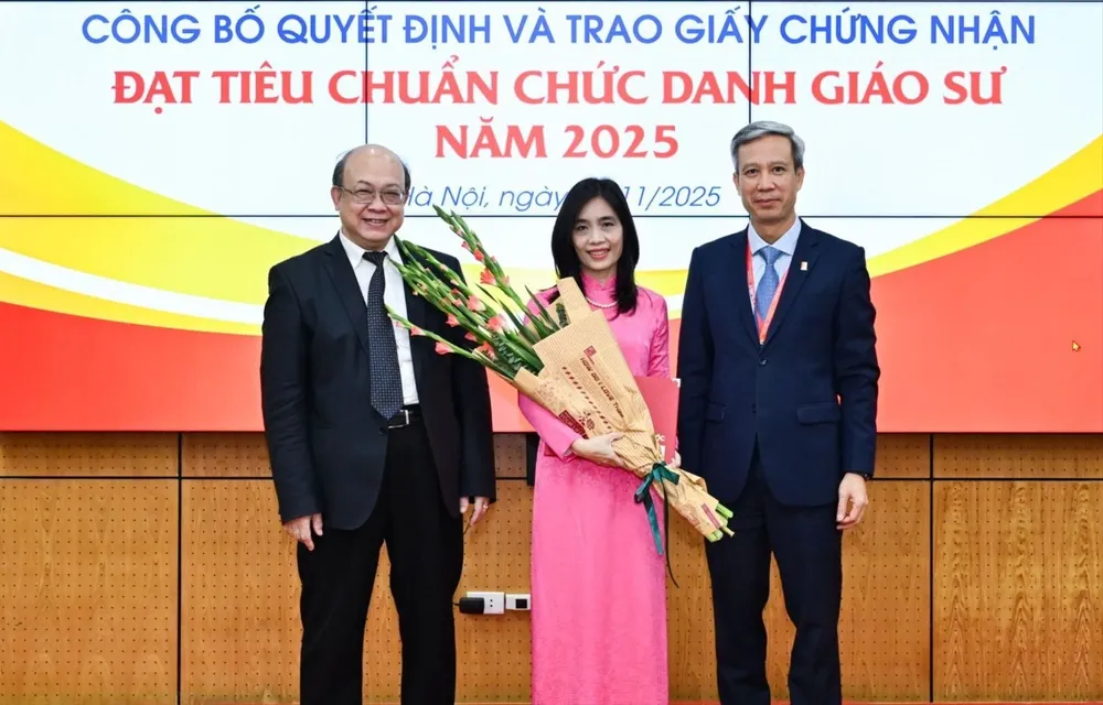 nữ giáo sư.jpg