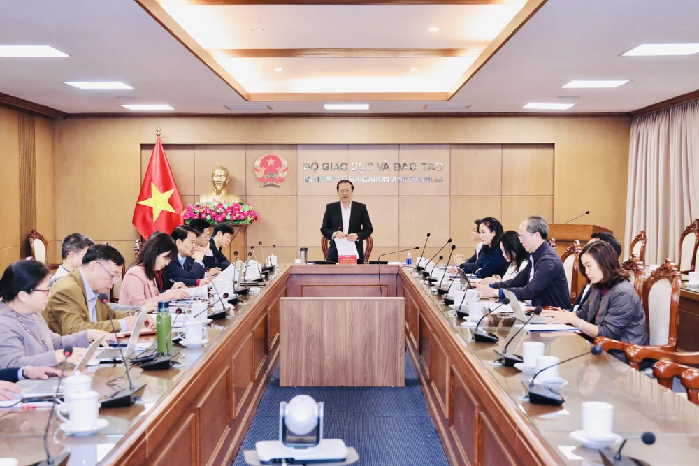 Sĩ số vượt chuẩn 2.JPG