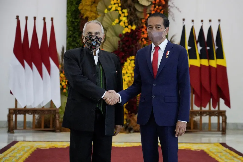 Tổng thống Đông Timor Jose Ramos-Horta (trái) và Tổng thống Indonesia Joko Widodo. Ảnh: Achmad Ibrahim/POOL/REUTERS
