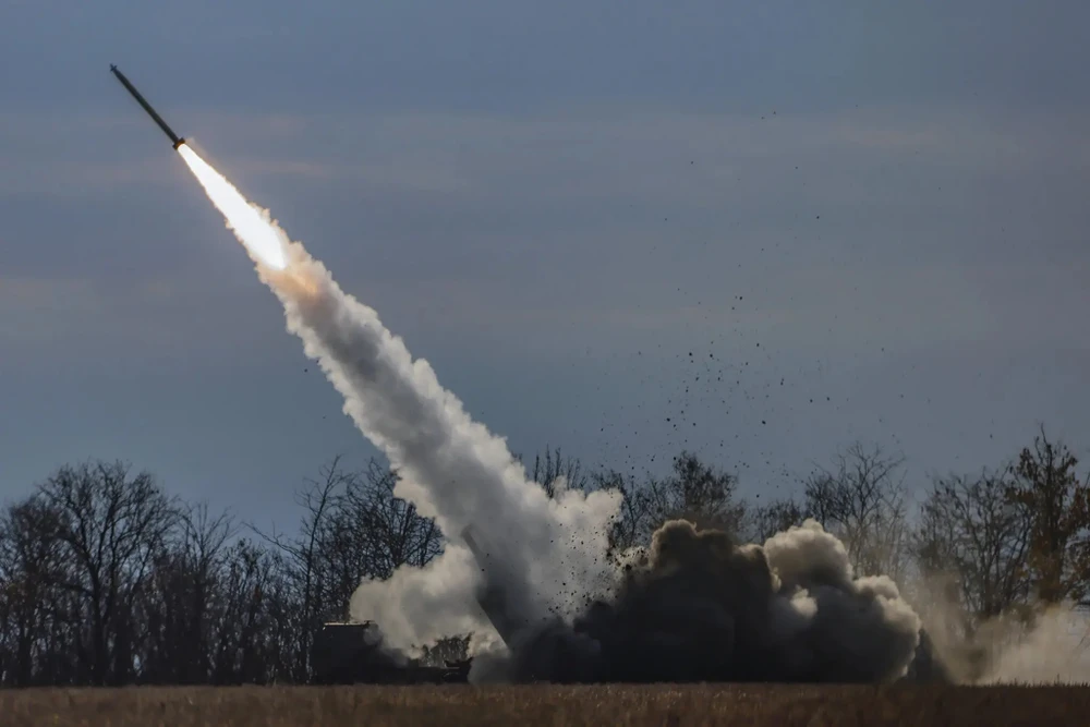 Hệ thống pháo phản lực cơ động cao HIMARS. Ảnh: Hannibal Hanschke/EPA/SHUTTERSTOCK Hệ thống pháo phản lực cơ động cao HIMARS. Ảnh: Hannibal Hanschke/EPA/SHUTTERSTOCK