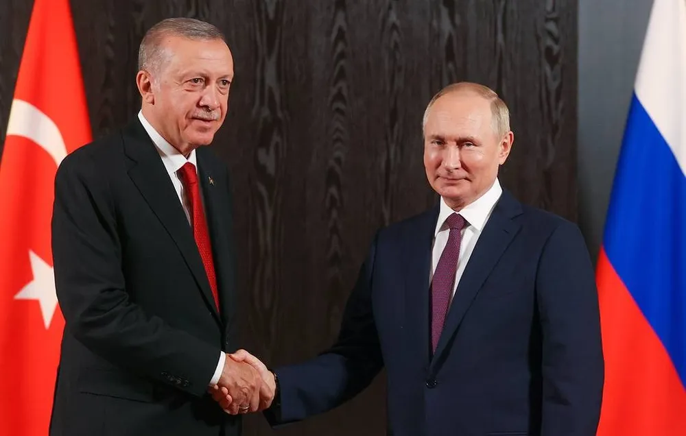 Tổng thống Nga Vladimir Putin (phải) và Tổng thống Thổ Nhĩ Kỳ Recep Tayyip Erdogan. Ảnh: Alexander Demianchuk/TASS