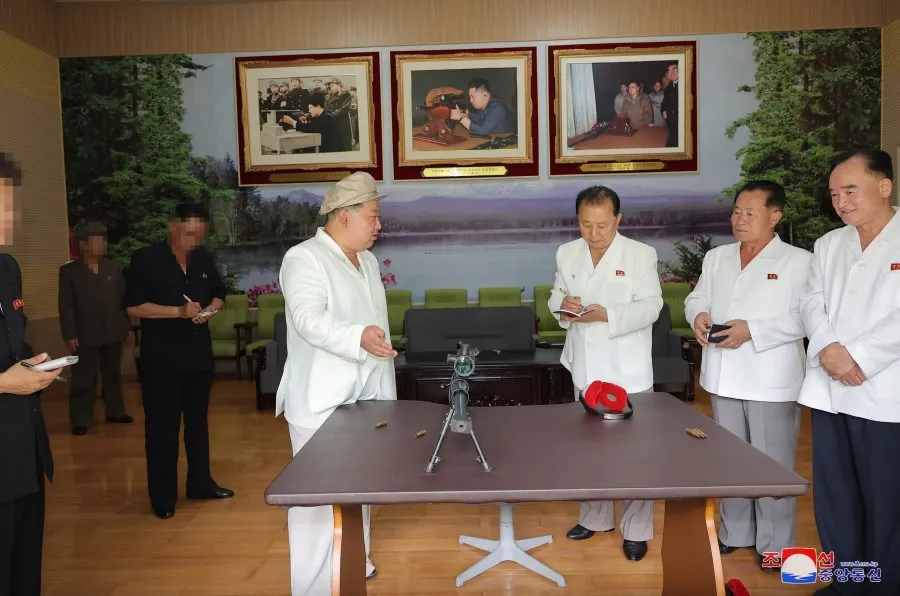 Lãnh đạo Triều Tiên Kim Jong-un tại chuyến thị sát nhà máy sản xuất vũ khí từ ngày 3 đến 5-8. Ảnh: KCNA Lãnh đạo Triều Tiên Kim Jong-un tại chuyến thị sát nhà máy sản xuất vũ khí từ ngày 3 đến 5-8. Ảnh: KCNA