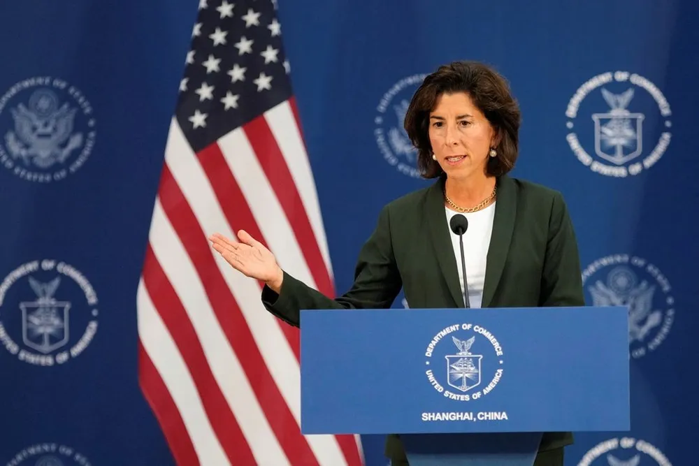 Bộ trưởng Thương mại Mỹ Gina Raimondo phát biểu trong chuyến thăm Trung Quốc hôm 30-8. Ảnh: Aly Song/REUTERS