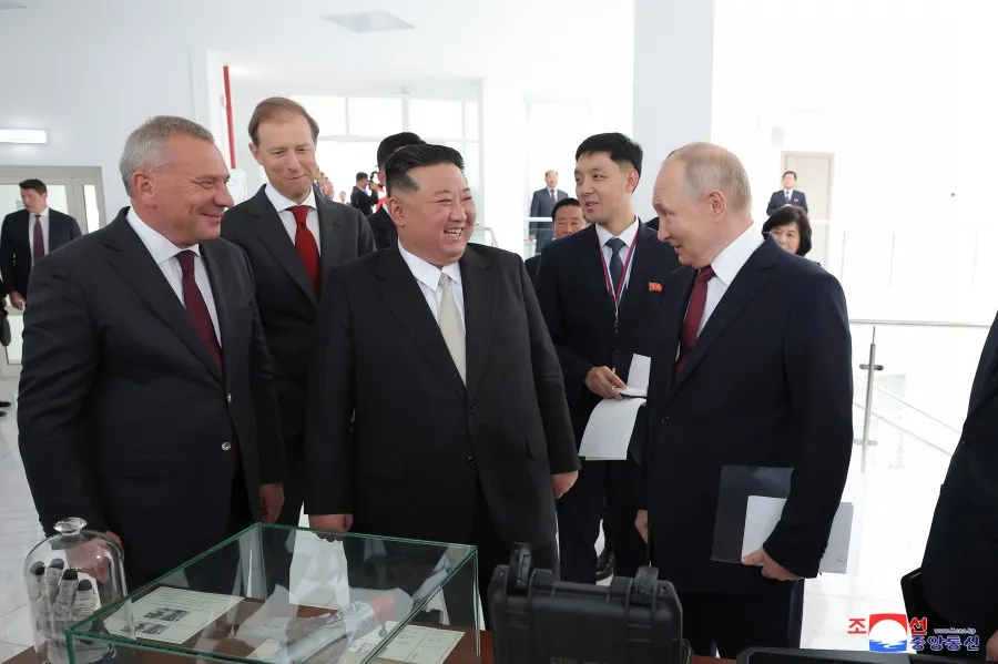 Kim Jong-un thăm Nga2.jpeg