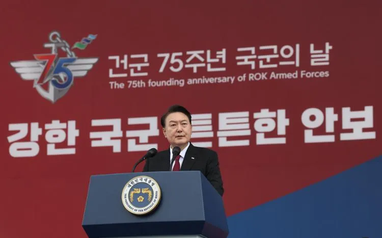 Tổng thống Hàn Quốc Yoon Suk-yeol phát biểu tại căn cứ không quân Seoul hôm 26-9. Ảnh: YONHAP Hàn Quốc4.jpeg
