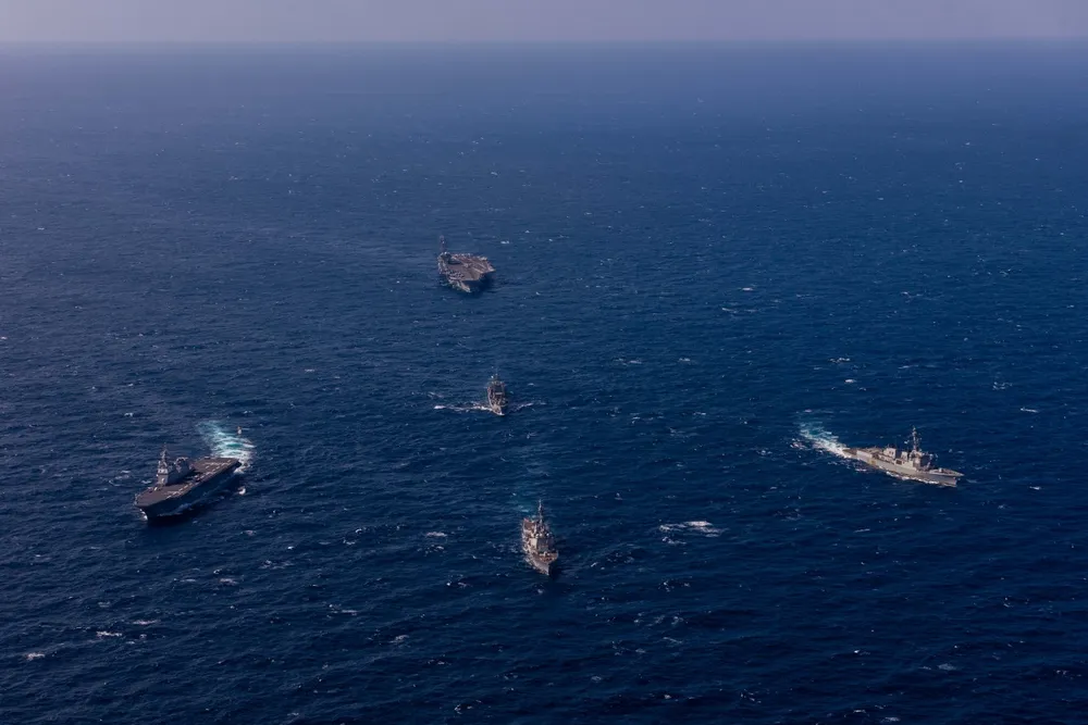 Tàu sân bay USS Ronald Reagan của Mỹ tập trận chống tàu ngầm với Hàn Quốc và Nhật hồi tháng 9. Ảnh: YONHAP 20231010000825_0.jpg