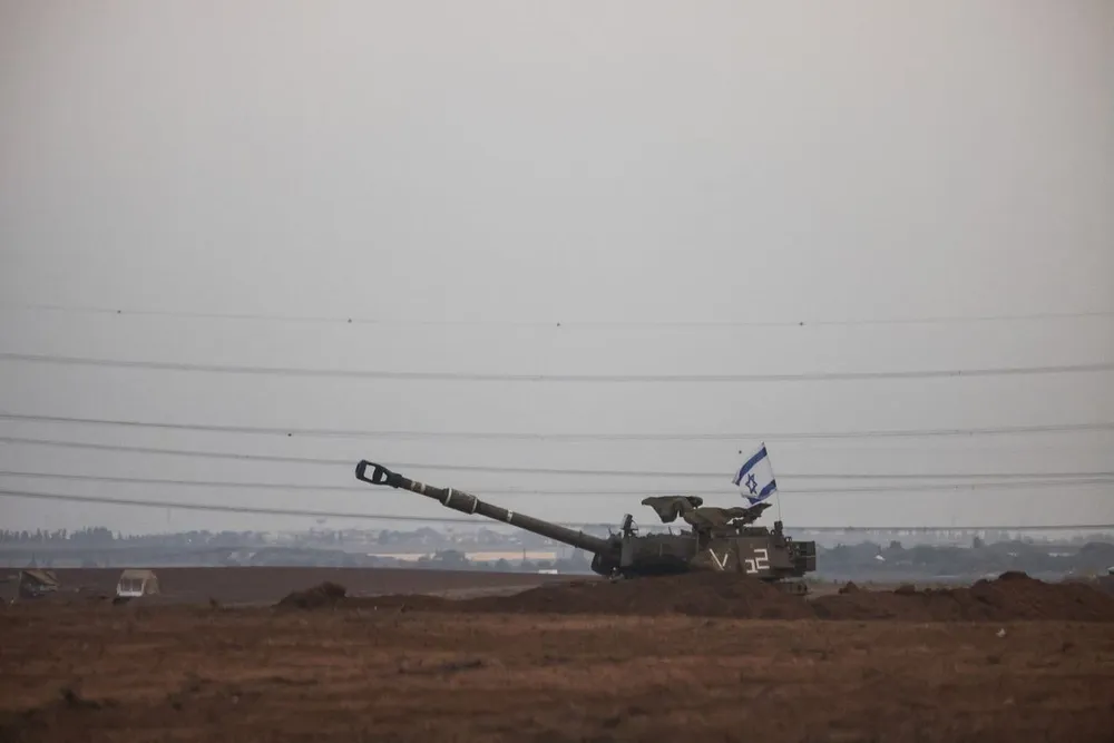 Một khẩu pháo tự hành của Israel gần biên giới Israel-Gaza hôm 22-10. Ảnh: Violeta Santos Moura/REUTERS gmivb53fe5lznn3hq5ee3g2w4y-694-5624.jpg