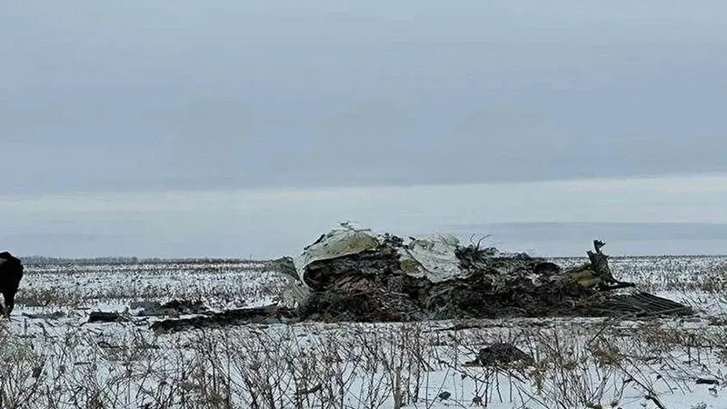 máy bay Nga chở tù binh Ukraine rơi