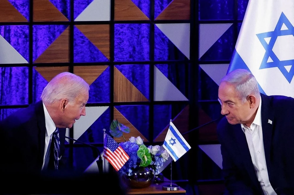 Thủ tướng Israel Benjamin Netanyahu (phải) và Tổng thống Mỹ Joe Biden tại Tel Aviv (Israel) hồi tháng 10-2023. Ảnh: REUTERS Mỹ thuyết phục Israel giảm tấn công Gaza.