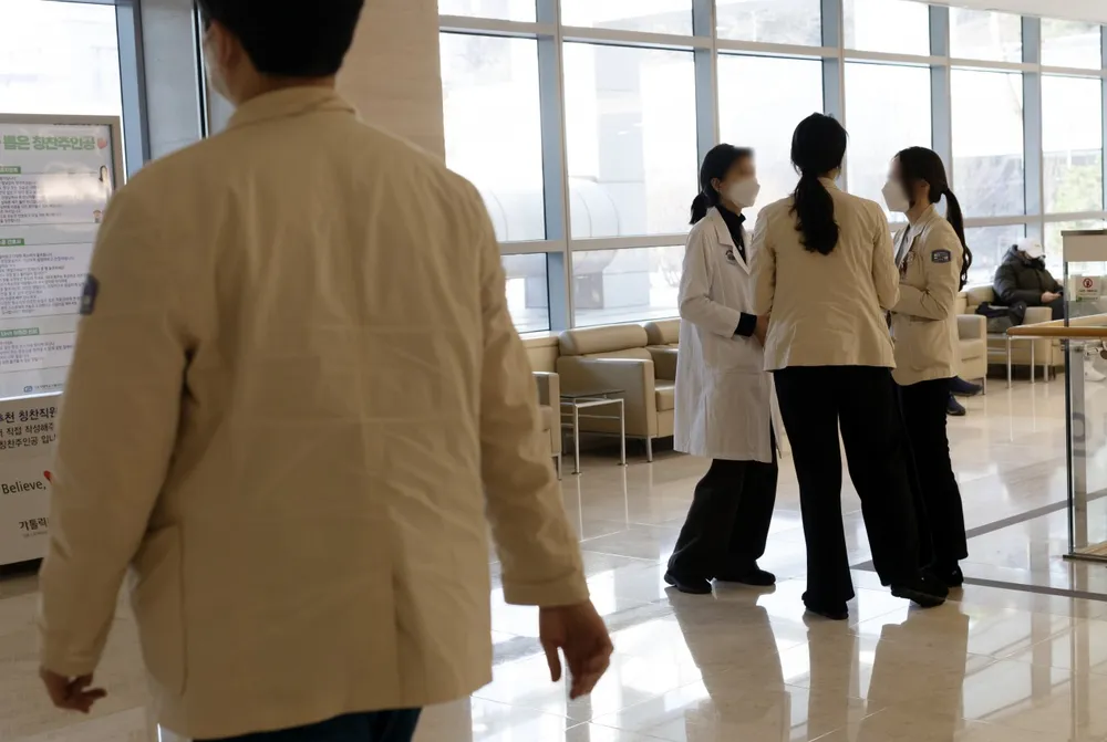 Vụ bác sĩ Hàn Quốc đình công đã bước sang tuần thứ ba. Ảnh: YONHAP Vụ bác sĩ Hàn Quốc đình công đã bước sang tuần thứ ba