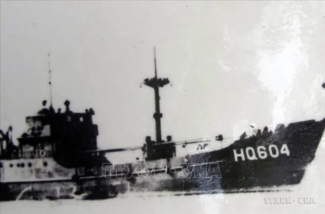 Tàu HQ-604 rời đất liền ra Trường Sa làm nhiệm vụ, chỉ 3 ngày trước cuộc chiến đấu bảo vệ chủ quyền và bị tàu địch bắn chìm tại Gạc Ma, ngày 14-3-1988. Ảnh: Tư liệu/TTXVN phát gac-ma-140324-2.jpg