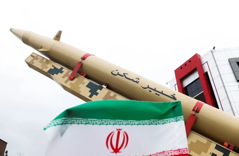 Chỉ huy cấp cao Iran phụ trách an ninh hạt nhân cảnh báo nước này có thể xét lại "học thuyết hạt nhân". Ảnh: REUTERS Iran hoc-thuyet-hat-nhan-doa-tan-cong-co-so-hat-nhan-israel-.jpeg