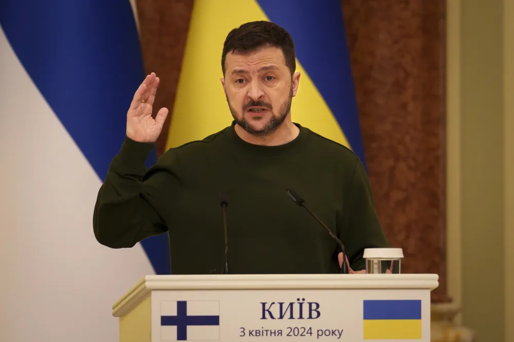Tổng thống Ukraine Volodymyr Zelensky. Ảnh: AP Ba Lan bắt người nghi liên quan kế hoạch ám sát ông Zelensky