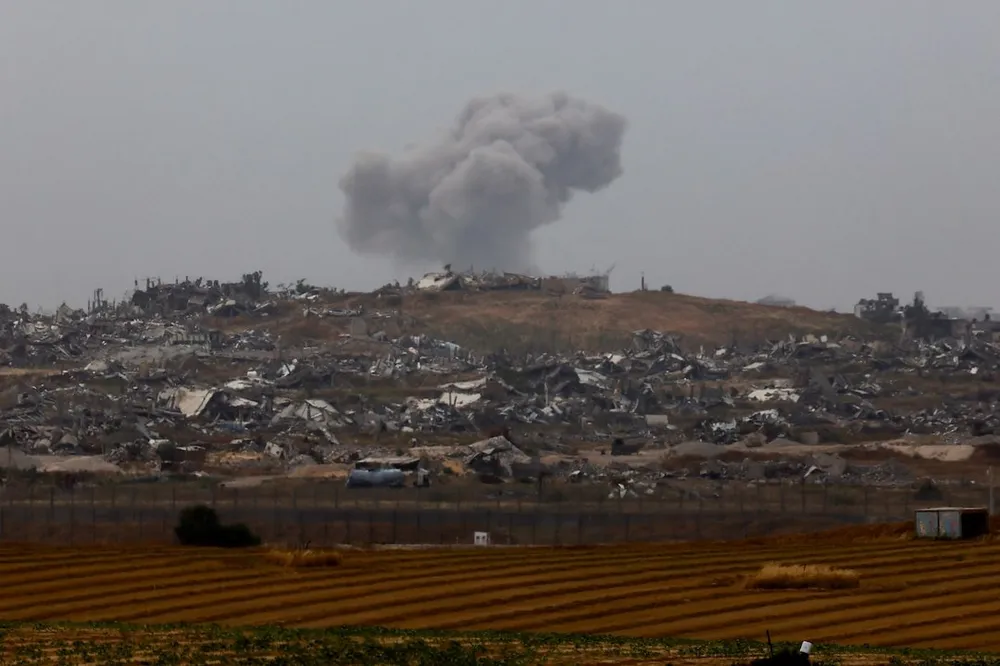 Khói bốc lên sau một trận không kích tại Gaza, trong bối cảnh xung đột Israel-Hamas. Ảnh: REUTERS xung đột Israel-Hamas.jpeg