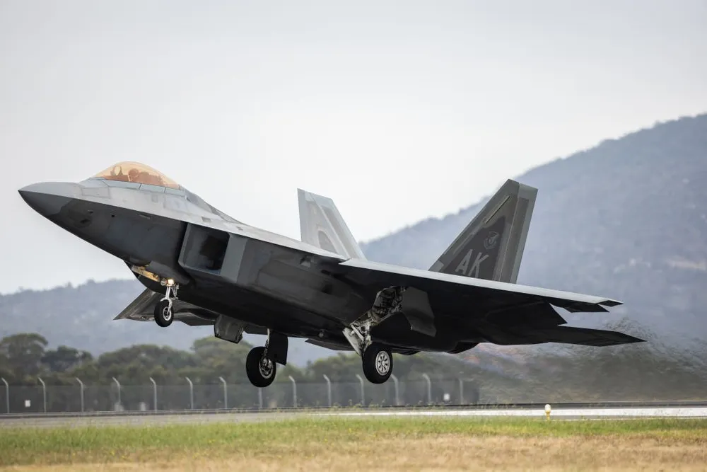 Tiêm kích tàng hình F-22 Raptor của Mỹ. Ảnh: GETTY IMAGES Triều Tiên chỉ trích Mỹ-Hàn tập trận.jpeg