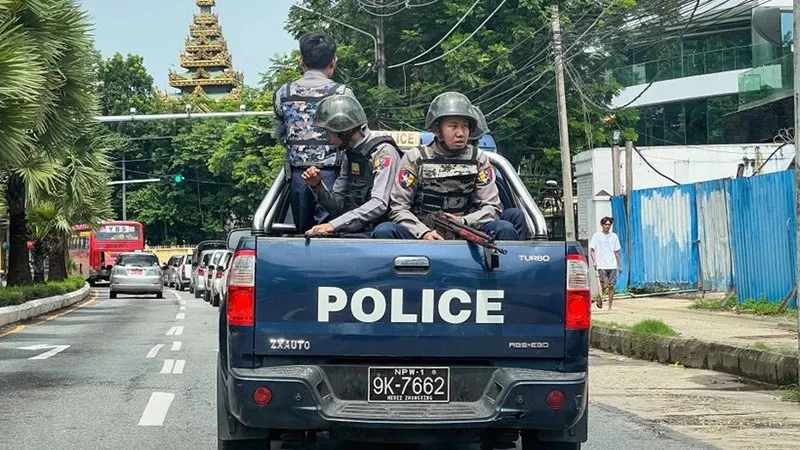 Quốc tế lo ngại tình hình bạo lực ở tây nam Myanmar. Ảnh: AFP/TTXVN Quốc tế quan ngại về tình hình Myanmar.jpg