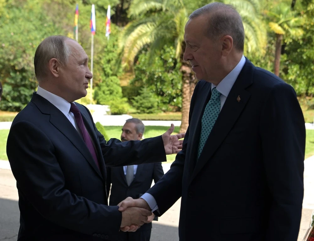 Tổng thống Nga Vladimir Putin (trái) và Tổng thống Thổ Nhĩ Kỳ Tổng thống Thổ Nhĩ Kỳ Recep Tayyip Erdogan. Ảnh: Alexei Nikolskyi/SPUTNIK Điện Kremlin bình luận việc Thổ Nhĩ Kỳ muốn gia nhập BRICS .jpeg