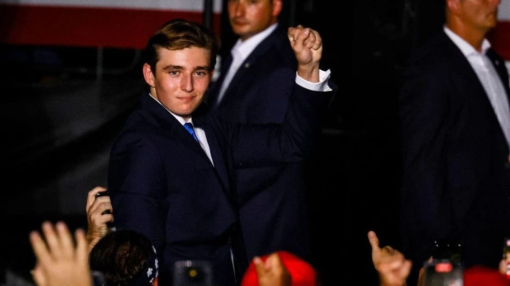 Cậu Barron Trump - con trai út của cựu Tổng thống Mỹ Donald Trump. Ảnh: BLOOMBERG con trai út của cựu Tổng thống Mỹ Donald Trump