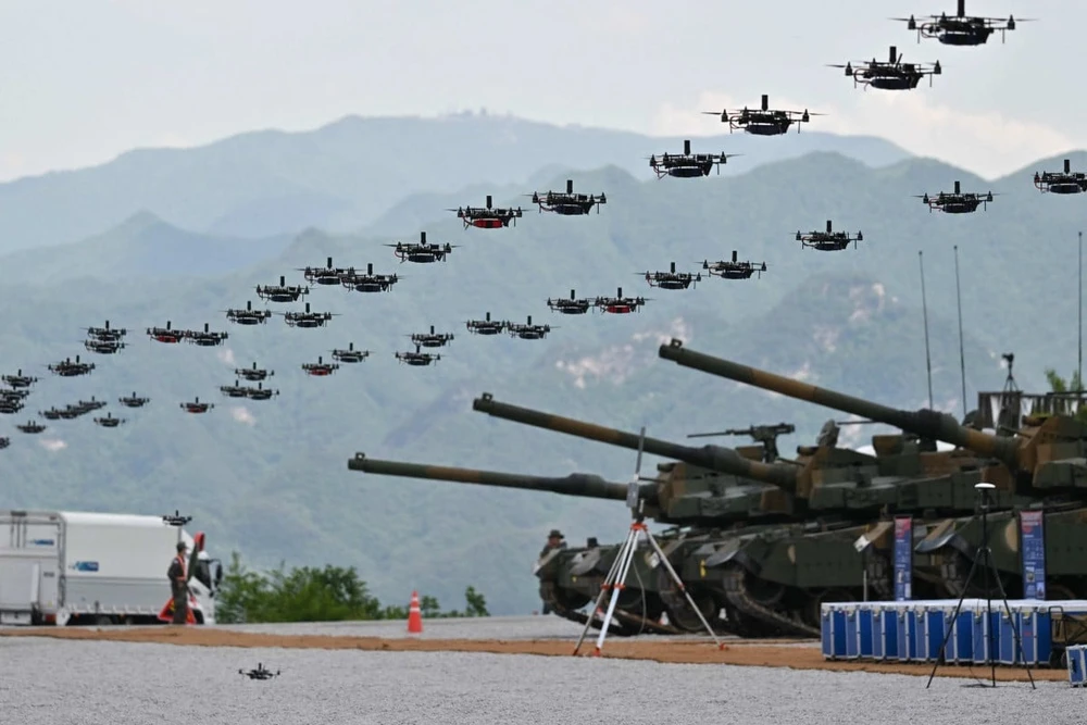 UAV xuất hiện tại cuộc tập trận chung Mỹ-Hàn Quốc hồi năm 2023. Ảnh: AP vũ khí laser.jpg