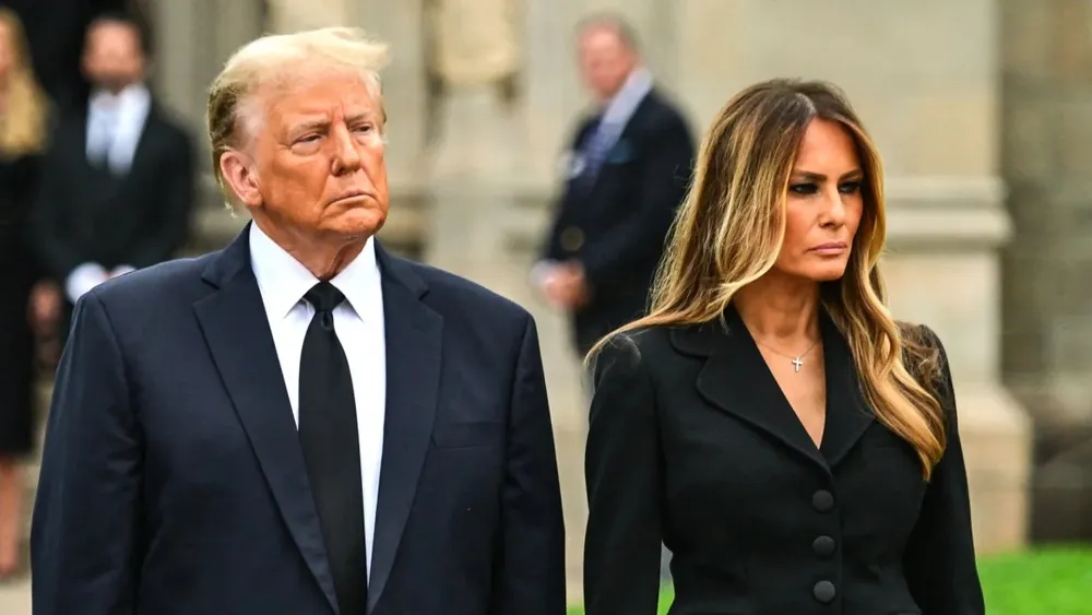 Cựu Tổng thống Mỹ Donald Trump và cựu Đệ nhất phu nhân Mỹ Melania Trump. Ảnh: CNN cựu Tổng thống Mỹ Donald Trump bị bắn