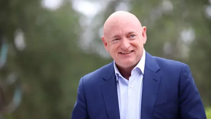 Thượng nghị sĩ bang Arizona Mark Kelly. Ảnh: REUTERS Mark Kelly.jpg
