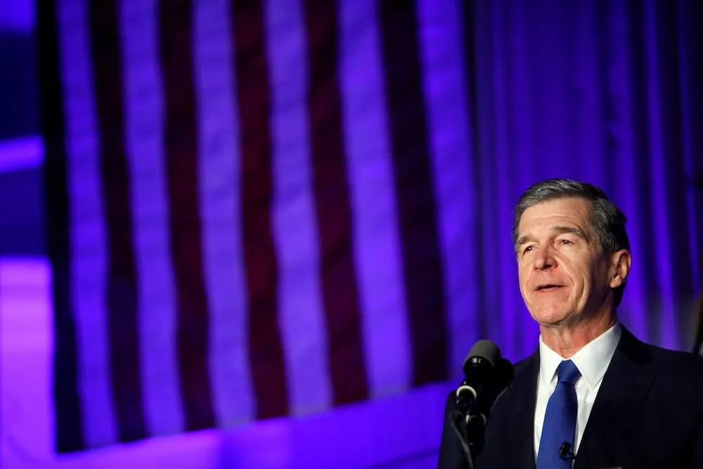 Thống đốc bang North Carolina Roy Cooper. Ảnh: REUTERS Roy Cooper.jpg