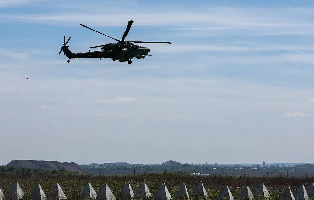 Trực thăng quân sự Mi-28 Nga rơi hôm 25-7 tại vùng Kaluga (phía tây nước Nga). Ảnh: TASS một chiếc trực thăng quân sự Mi-28 Nga rơi