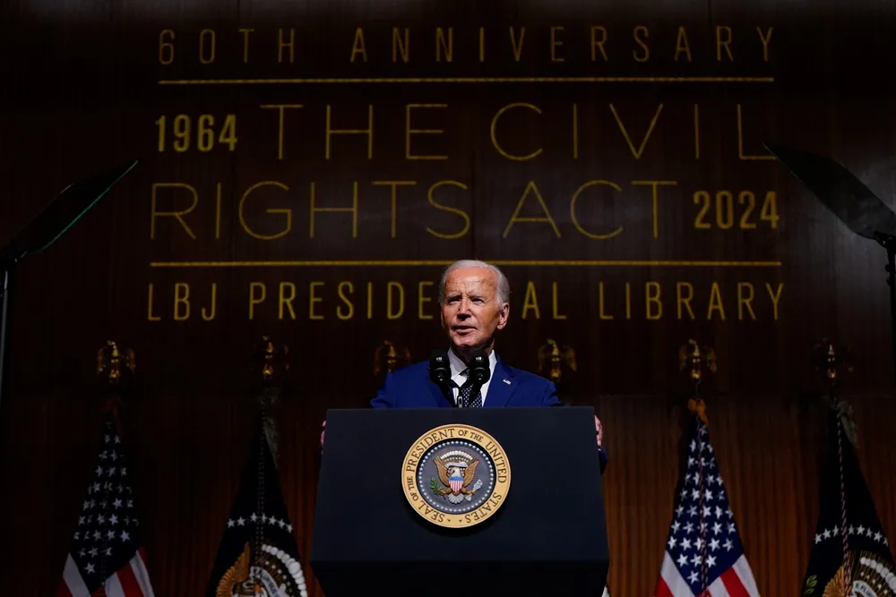 Tổng thống Mỹ Joe Biden phát biểu nhân kỷ niệm 60 năm ngày ký Đạo luật quyền dân sự tại Thư viện Tổng thống L.B. Johnson ở TP. Austin (bang Texas, Mỹ) ngày 29-7. Ảnh: REUTERS Tổng thống Biden