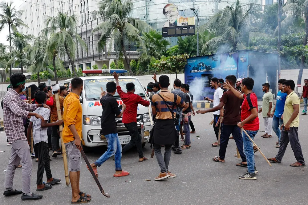 Biểu tình bạo lực ở Bangladesh.jpg