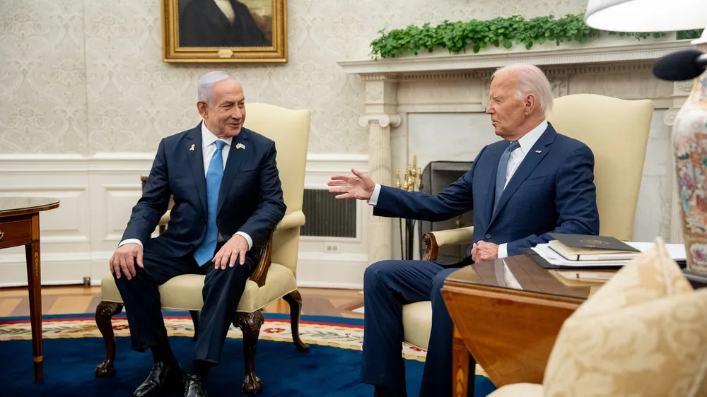 Tổng thống Mỹ Joe Biden (bên phải) và Thủ tướng Israel Benjamin Netanyahu tại Nhà Trắng (Mỹ). Ảnh: GETTY IMAGES một cuộc tấn công của Iran vào Israel.jpg