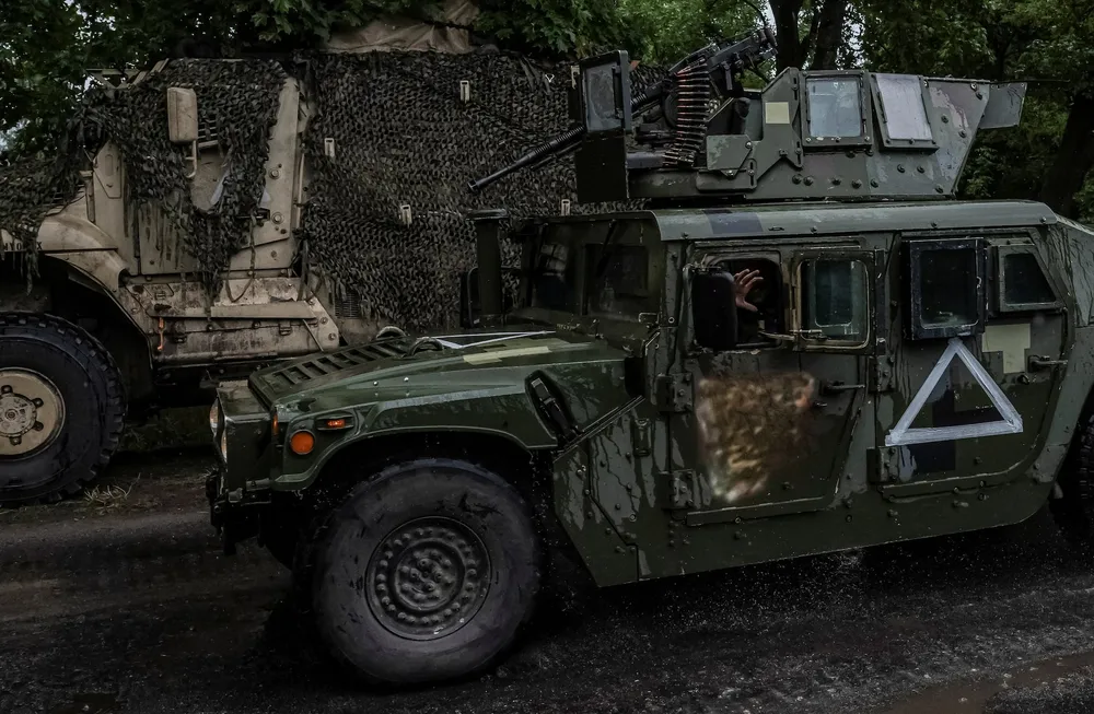 biểu tượng tam giác trắng Ukraine tấn công Kursk.jpg