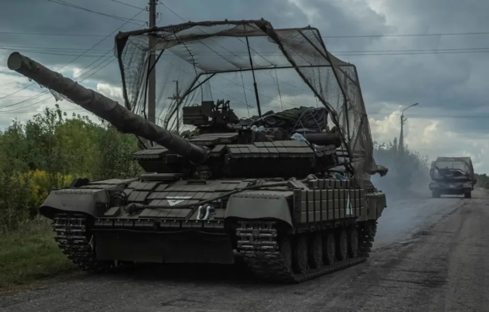 Xe tăng Ukraine tại tỉnh Sumy gần biên giới với Nga hôm 10-8. Ảnh: REUTERS cuộc tấn công của Ukraine vào tỉnh Kursk của Nga